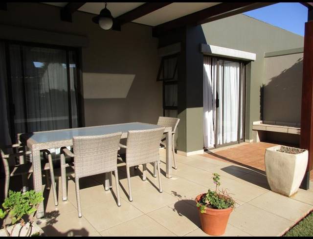 1 BEDROOM TOWNHOUSE FOR SALE IN RETIRE AT MIDSTREAM